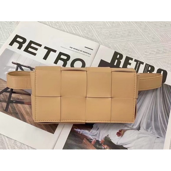 Bo*te*ga ve*ne*ta cassette belt bag in beige lambskin