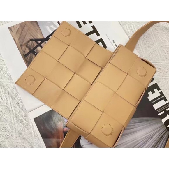 Bo*te*ga ve*ne*ta cassette belt bag in beige lambskin