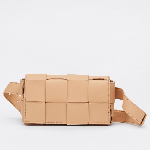 Bo*te*ga ve*ne*ta cassette belt bag in beige lambskin