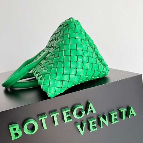 Bo*te*ga ve*ne*ta cabat mini bag in green intrecciato lambskin