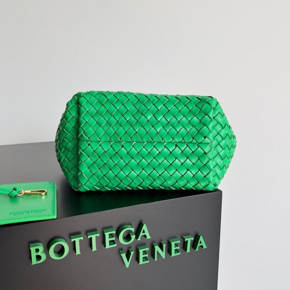 Bo*te*ga ve*ne*ta cabat mini bag in green intrecciato lambskin