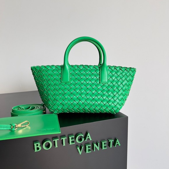 Bo*te*ga ve*ne*ta cabat mini bag in green intrecciato lambskin