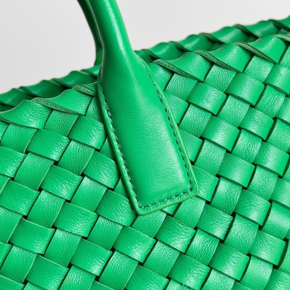 Bo*te*ga ve*ne*ta cabat mini bag in green intrecciato lambskin