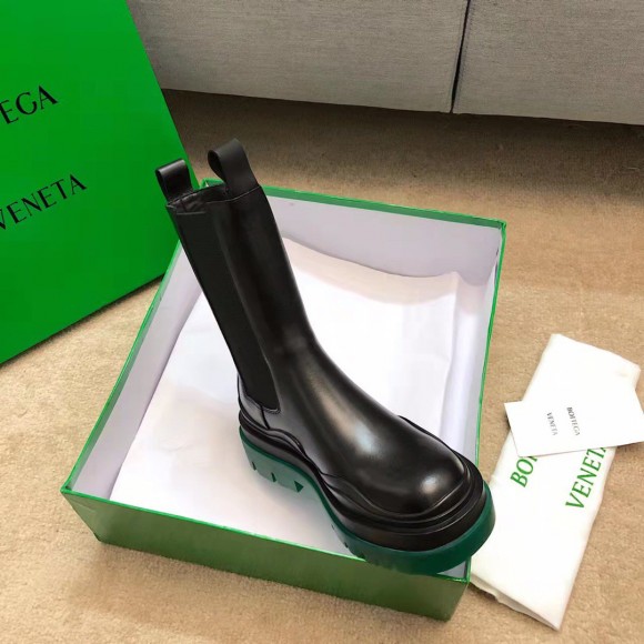 Bo*te*ga ve*ne*ta bv tire chelsea boots with green outsole