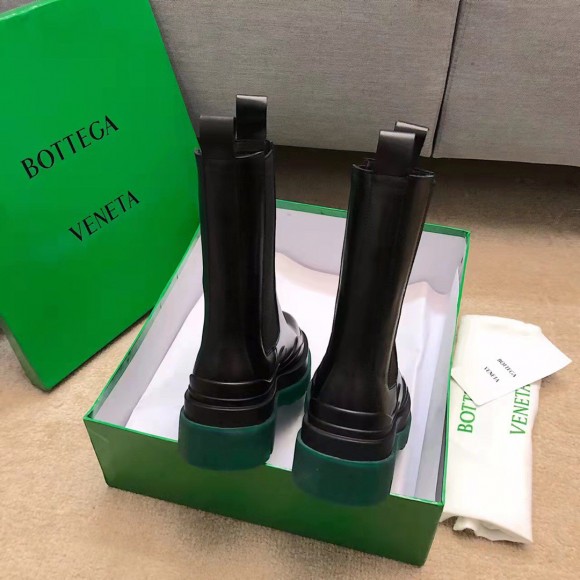 Bo*te*ga ve*ne*ta bv tire chelsea boots with green outsole