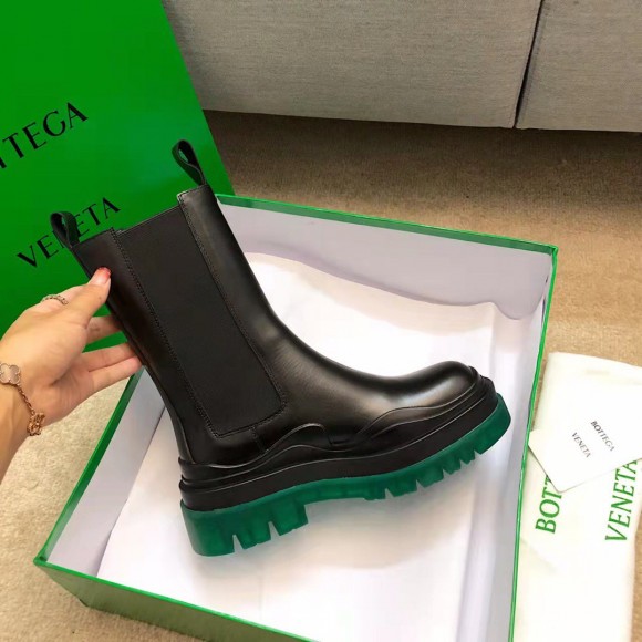 Bo*te*ga ve*ne*ta bv tire chelsea boots with green outsole