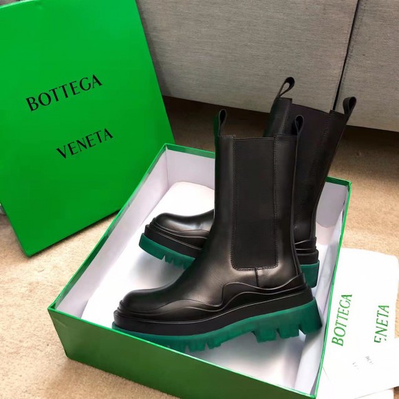 Bo*te*ga ve*ne*ta bv tire chelsea boots with green outsole