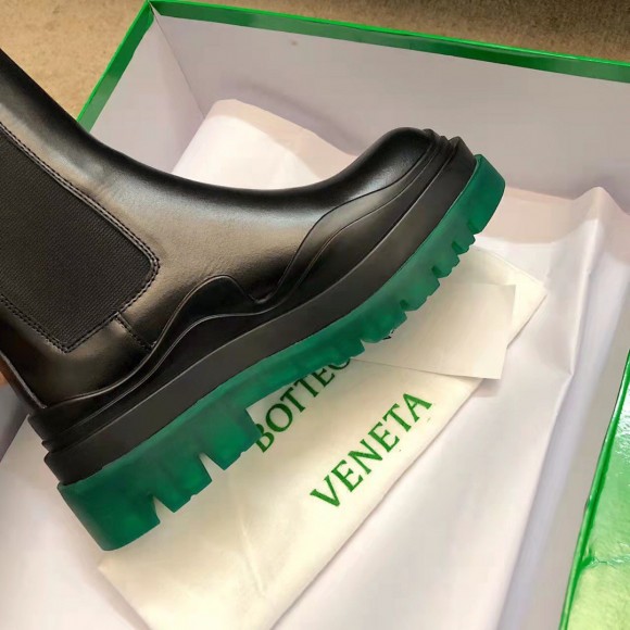 Bo*te*ga ve*ne*ta bv tire chelsea boots with green outsole