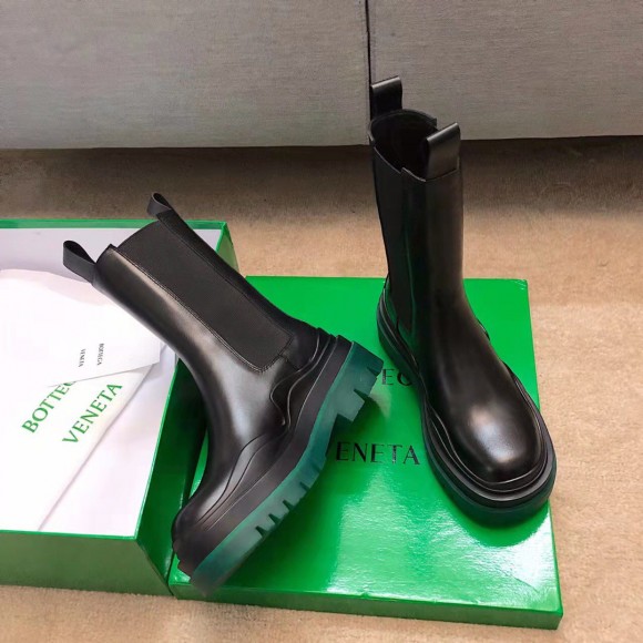 Bo*te*ga ve*ne*ta bv tire chelsea boots with green outsole