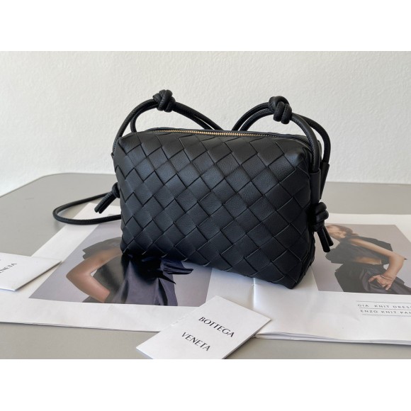 Bo*te*ga ve*ne*ta loop mini bag in black intrecciato lambskin