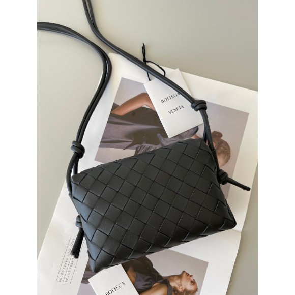 Bo*te*ga ve*ne*ta loop mini bag in black intrecciato lambskin