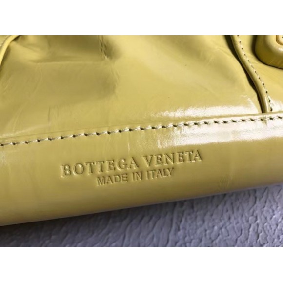 Bo*te*ga ve*ne*ta arco medium bag in yellow intrecciato leather