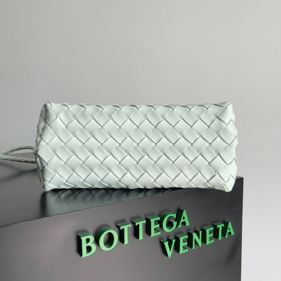 Bo*te*ga ve*ne*ta small andiamo bag in glacier intrecciato lambskin