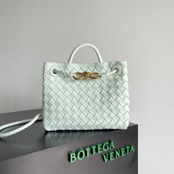 Bo*te*ga ve*ne*ta small andiamo bag in glacier intrecciato lambskin