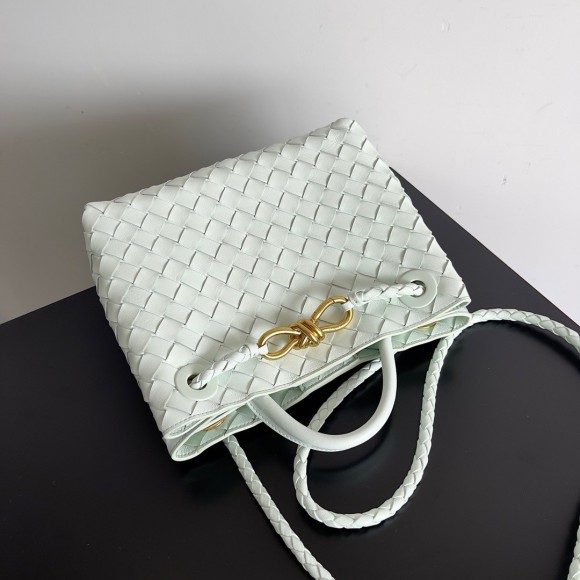 Bo*te*ga ve*ne*ta small andiamo bag in glacier intrecciato lambskin