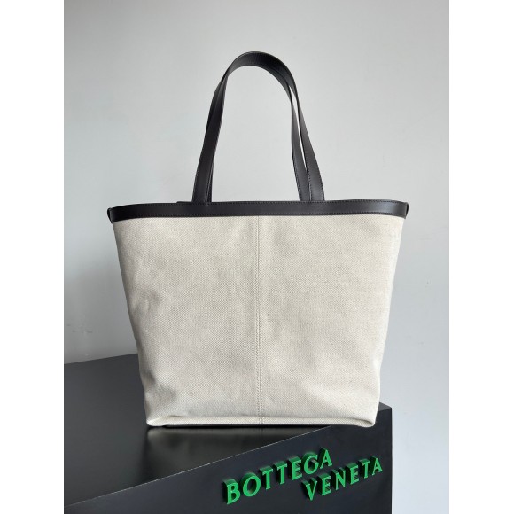 Bo*te*ga ve*ne*ta medium flip flap bag in canvas with fondant leather