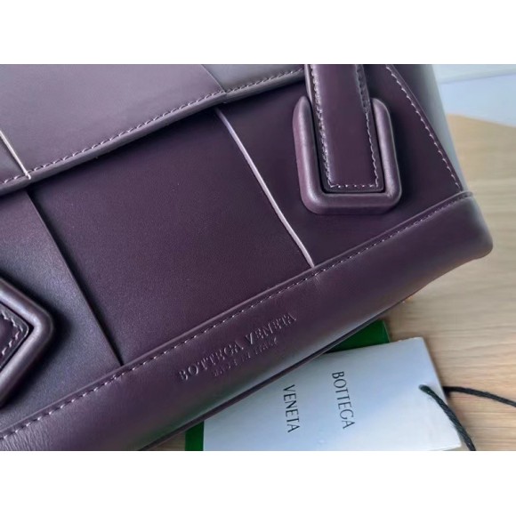 Bo*te*ga ve*ne*ta arco small bag in grape intrecciato calfskin