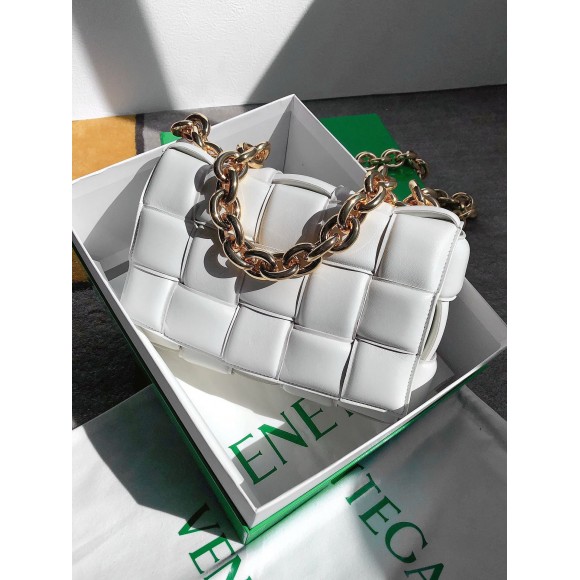 Bo*te*ga ve*ne*ta chain cassette bag in white intrecciato lambskin