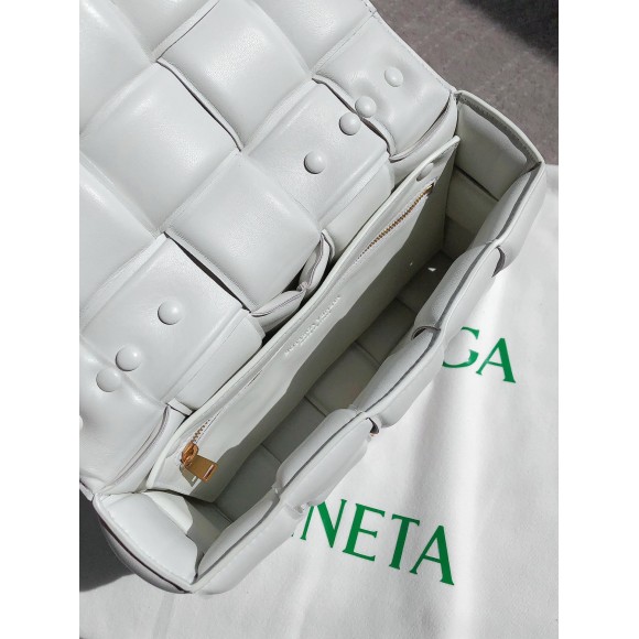 Bo*te*ga ve*ne*ta chain cassette bag in white intrecciato lambskin