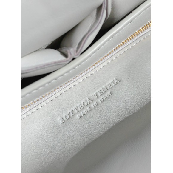 Bo*te*ga ve*ne*ta chain cassette bag in white intrecciato lambskin