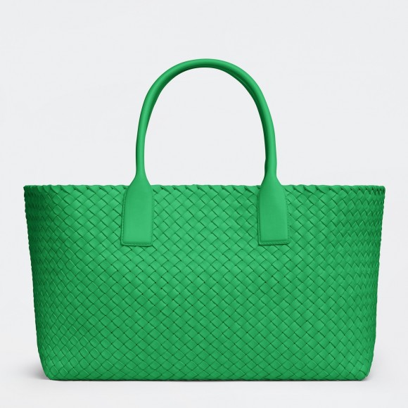 Bo*te*ga ve*ne*ta cabat medium bag in green intrecciato lambskin