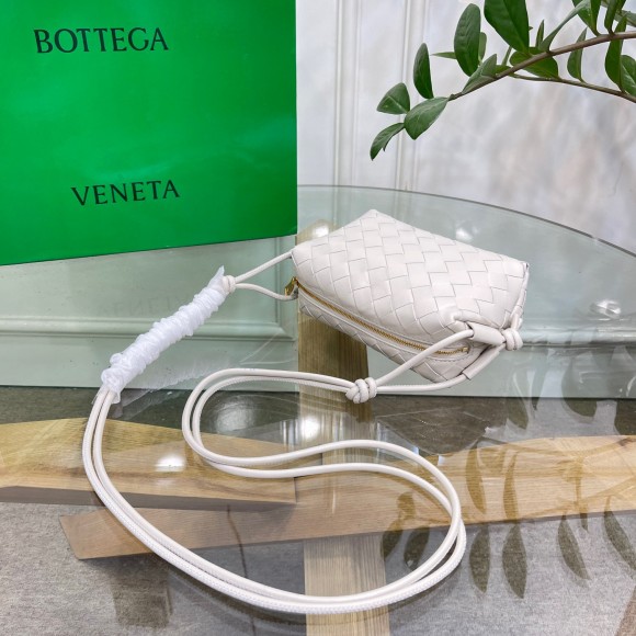 Bo*te*ga ve*ne*ta loop mini bag in white intrecciato lambskin