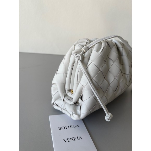 Bo*te*ga ve*ne*ta mini pouch with strap in white intrecciato lambskin