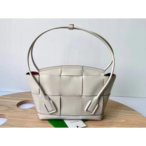 Bo*te*ga ve*ne*ta arco small bag in white intrecciato calfskin