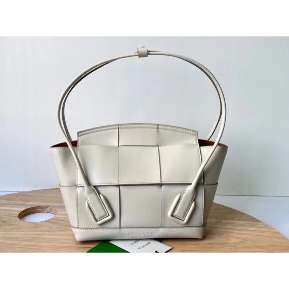 Bo*te*ga ve*ne*ta arco small bag in white intrecciato calfskin