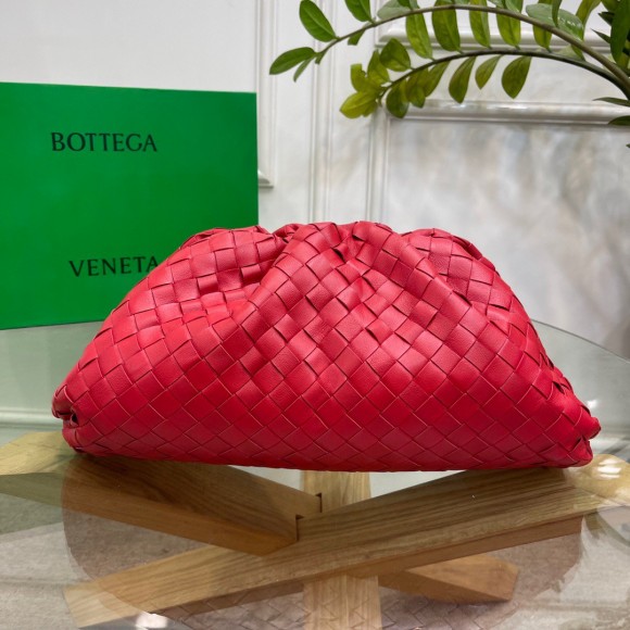 Bo*te*ga ve*ne*ta large pouch clutch bag in red intrecciato lambskin