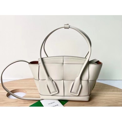 Bottega Veneta Arco Mini Bag In White Intrecciato Calfskin