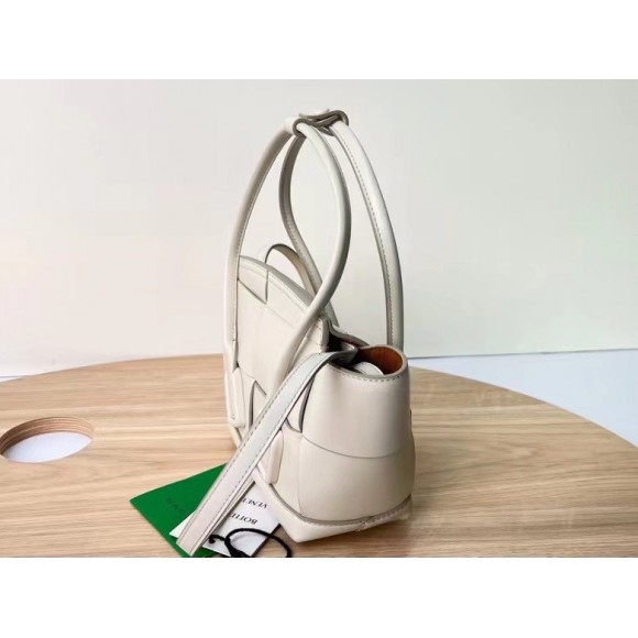 Bo*te*ga ve*ne*ta arco mini bag in white intrecciato calfskin