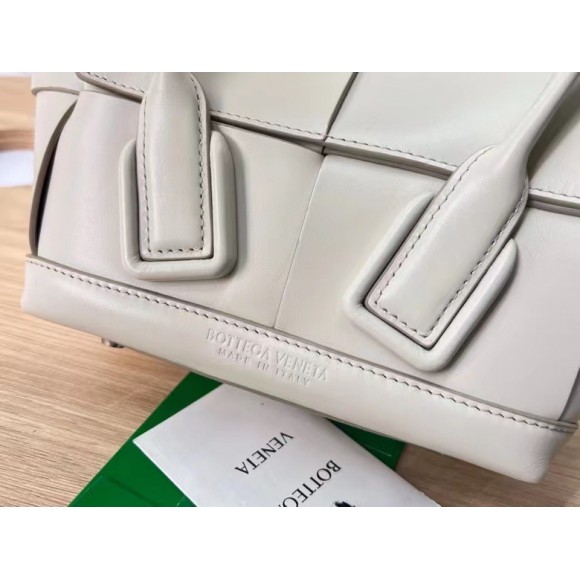 Bo*te*ga ve*ne*ta arco mini bag in white intrecciato calfskin