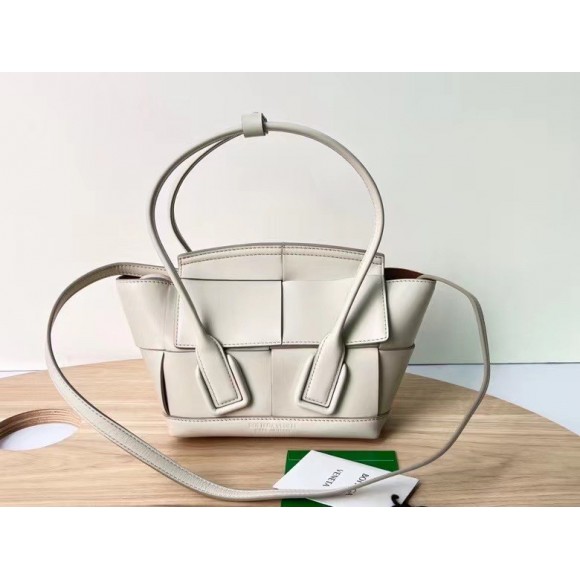 Bo*te*ga ve*ne*ta arco mini bag in white intrecciato calfskin