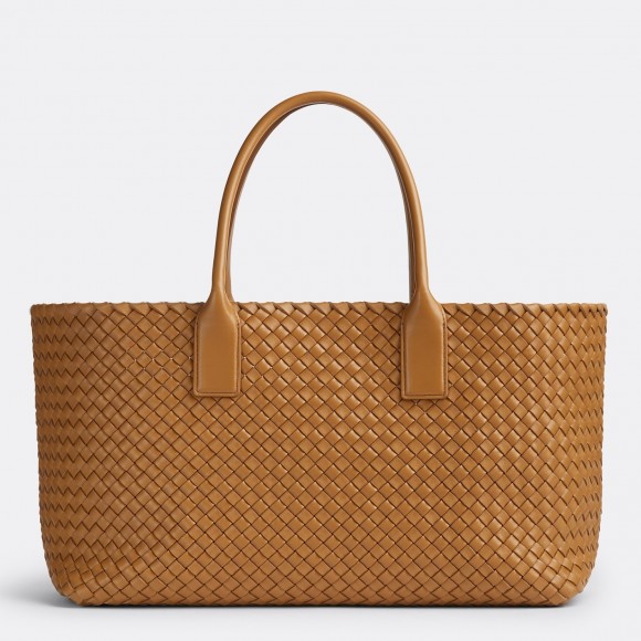 Bo*te*ga ve*ne*ta cabat medium bag in caramel intrecciato lambskin