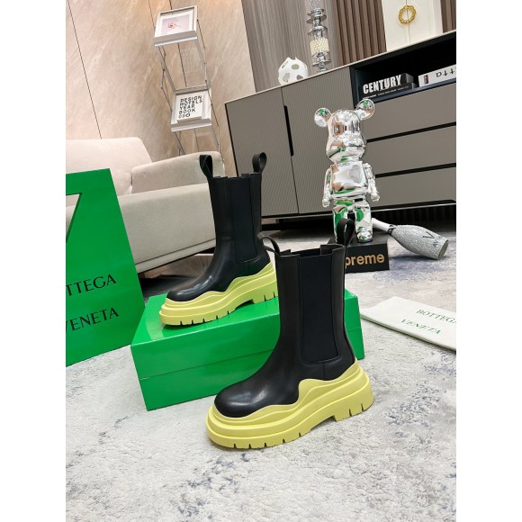 Bo*te*ga ve*ne*ta bv tire chelsea boots with yellow outsole