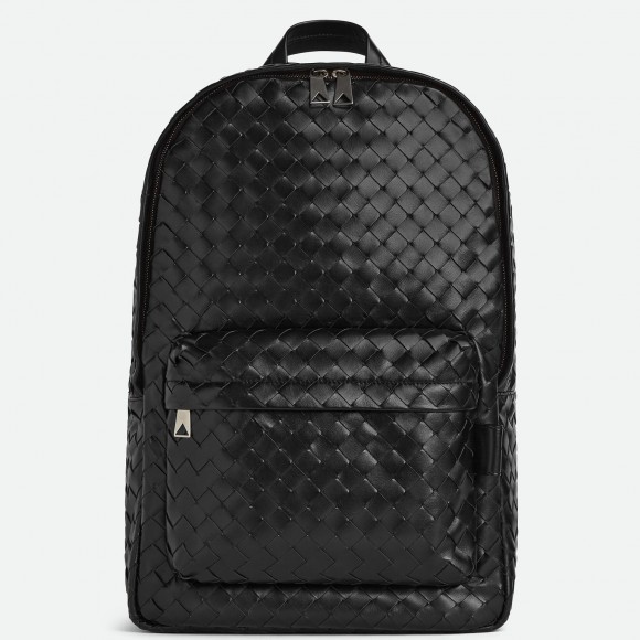 Bo*te*ga ve*ne*ta medium backpack in black intrecciato calfskin