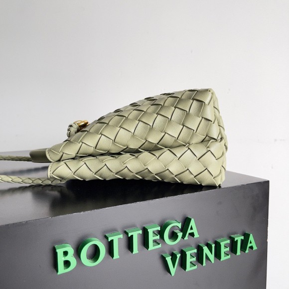 Bo*te*ga ve*ne*ta small andiamo bag in travertine intrecciato lambskin