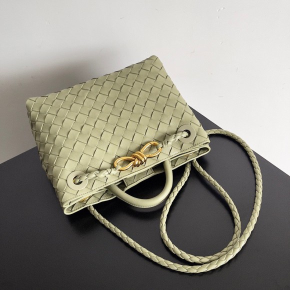 Bo*te*ga ve*ne*ta small andiamo bag in travertine intrecciato lambskin