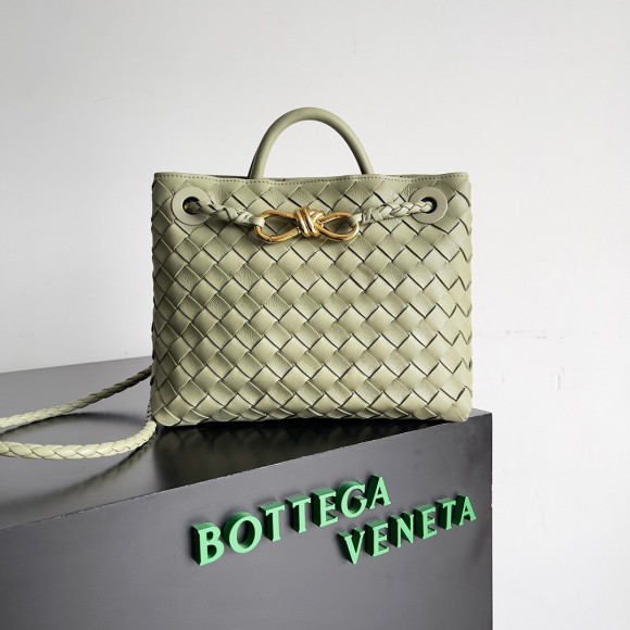 Bo*te*ga ve*ne*ta small andiamo bag in travertine intrecciato lambskin