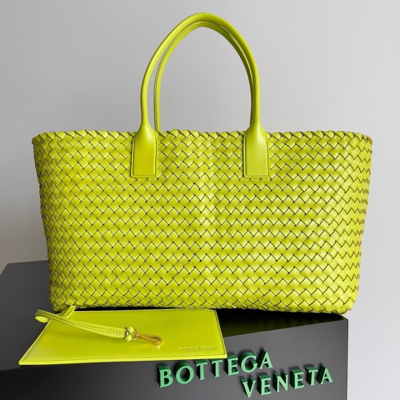 Bo*te*ga ve*ne*ta cabat large bag in acid kiwi intrecciato lambskin