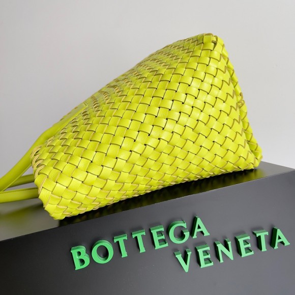 Bo*te*ga ve*ne*ta cabat large bag in acid kiwi intrecciato lambskin