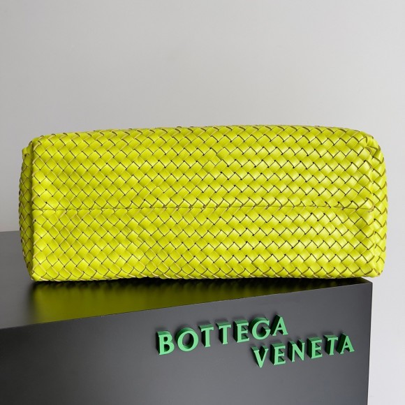 Bo*te*ga ve*ne*ta cabat large bag in acid kiwi intrecciato lambskin