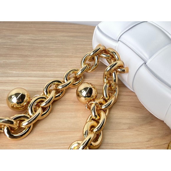 Bo*te*ga ve*ne*ta chain cassette bag in white intrecciato lambskin