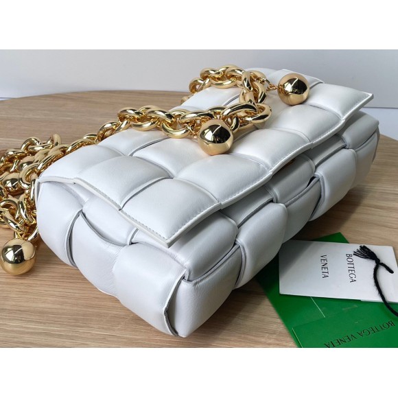 Bo*te*ga ve*ne*ta chain cassette bag in white intrecciato lambskin