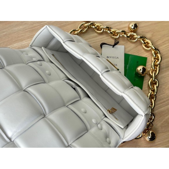 Bo*te*ga ve*ne*ta chain cassette bag in white intrecciato lambskin