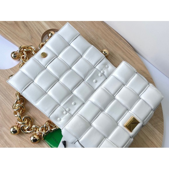 Bo*te*ga ve*ne*ta chain cassette bag in white intrecciato lambskin