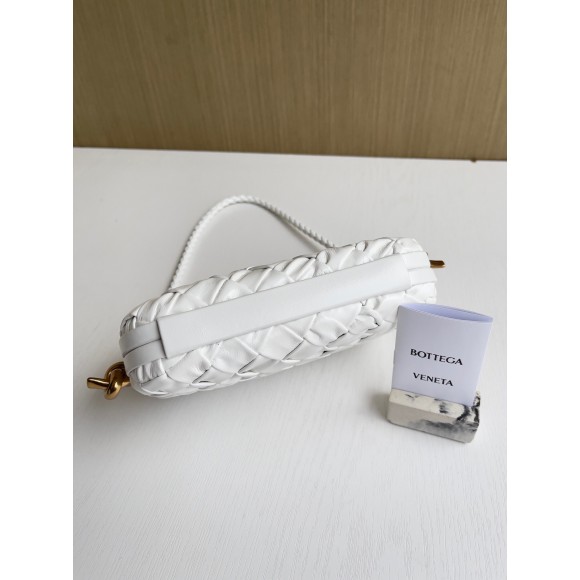 Bo*te*ga ve*ne*ta knot minaudiere on strap in white foulard intreccio leather