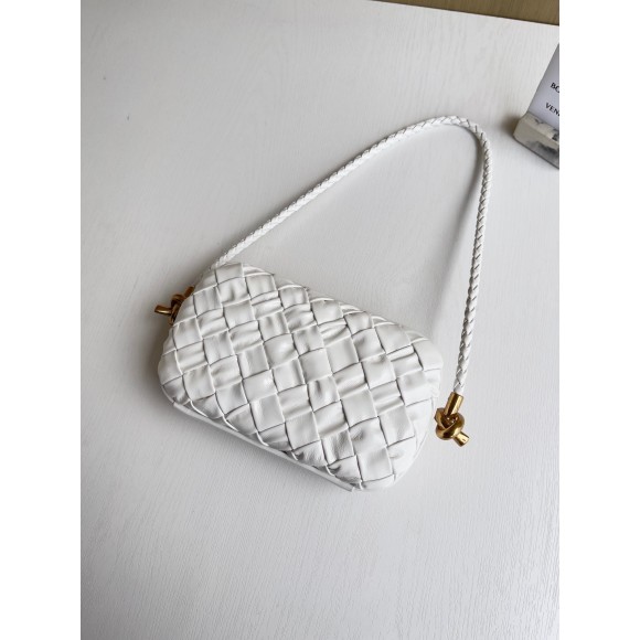 Bo*te*ga ve*ne*ta knot minaudiere on strap in white foulard intreccio leather