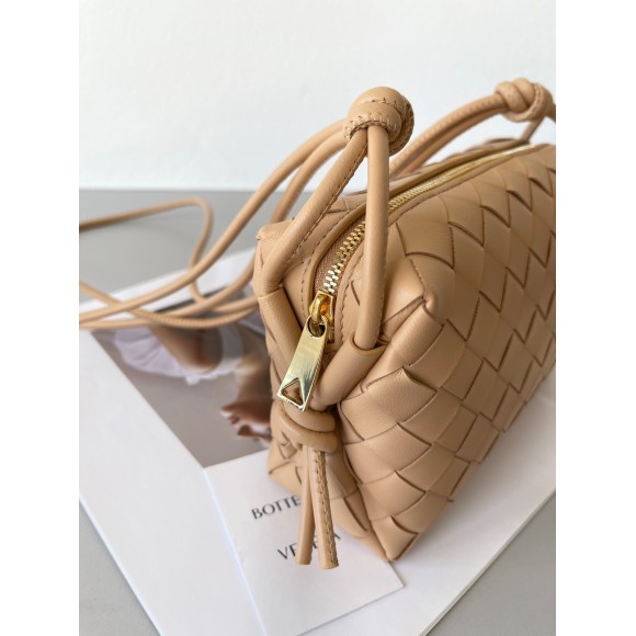 Bo*te*ga ve*ne*ta loop mini bag in almond intrecciato lambskin